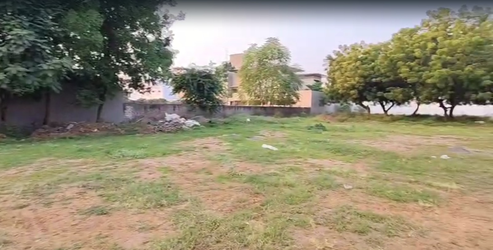 Plot in Sindhubhavan Road